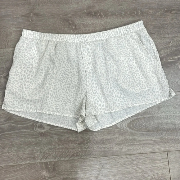 NWOT Colsie Satin Cami and Shorts Sleep Pajama Set Gray White Print XL - Picture 11 of 16